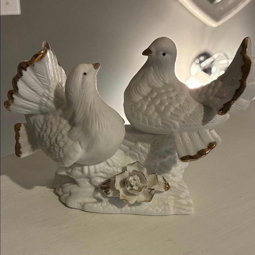 White porcelain love doves